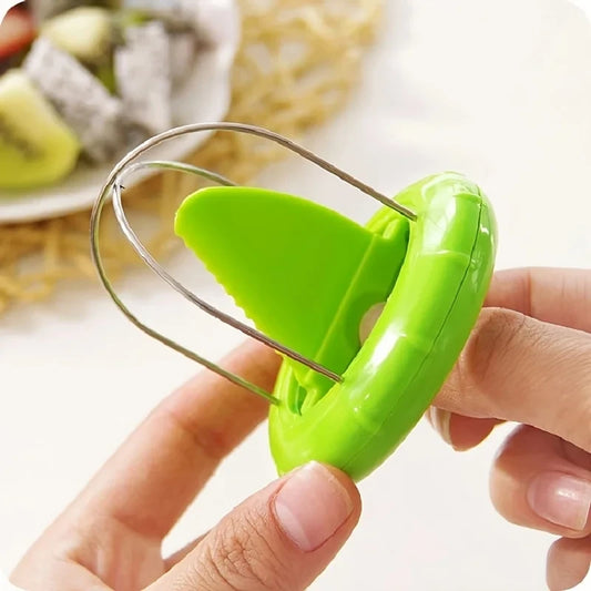 Kiwi Slicer and Scooping Tool